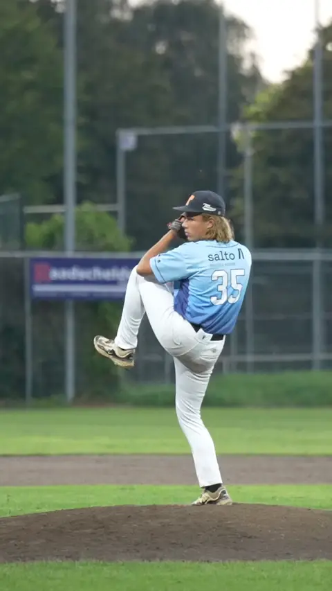 Thomas Baan pitching