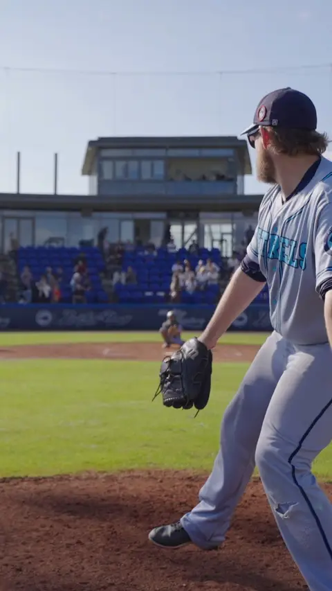 Thomas Raatsie comes in to pitch