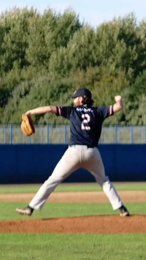 Freek van der Kooij pitching