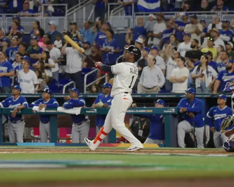 Ozzie Albies walkoff homerun