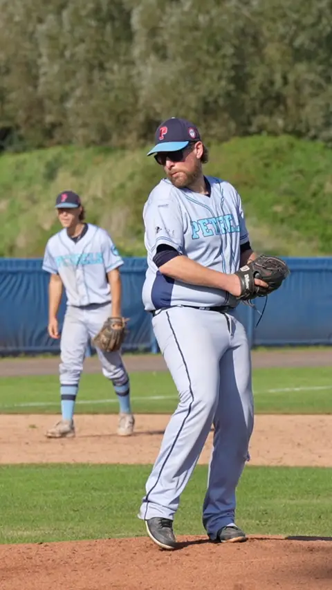 Thomas Raatsie Pitching