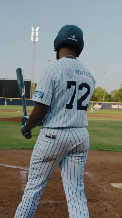 Jovaughn Viotty gets ready to hit