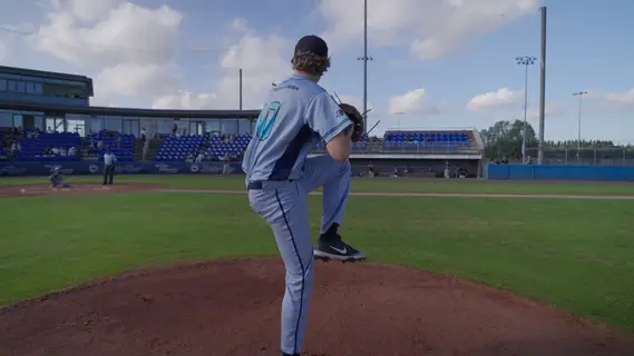 Roan Willems warming up
