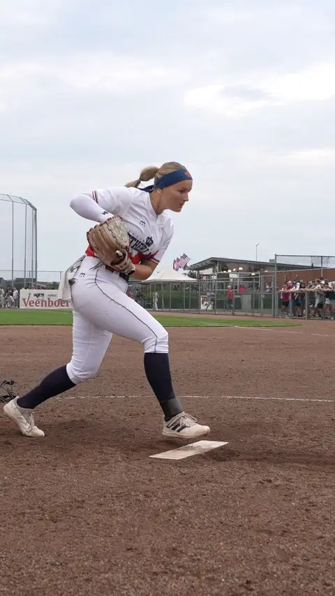 Esmee Ames warmup pitches