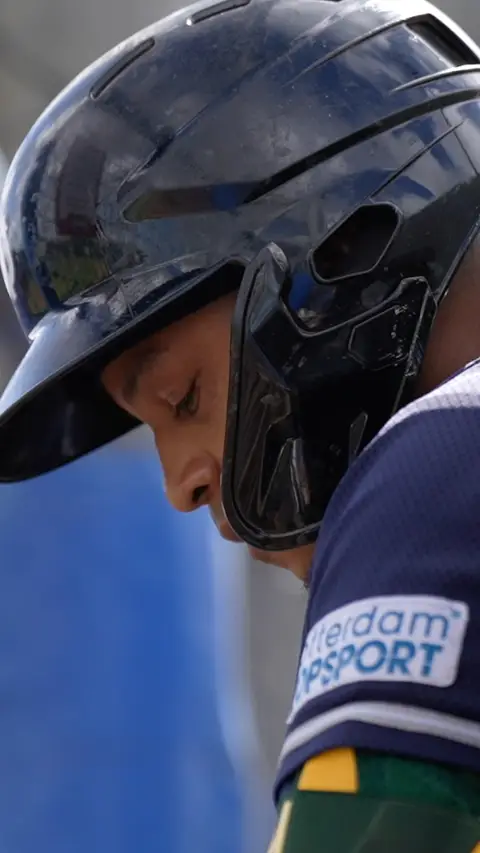 Dwayne Kemp gets ready to hit