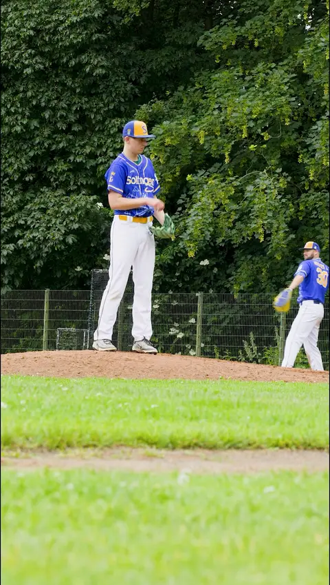 Cedric Teichler warming up
