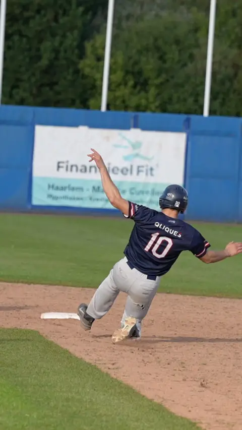 Jansen steals second base