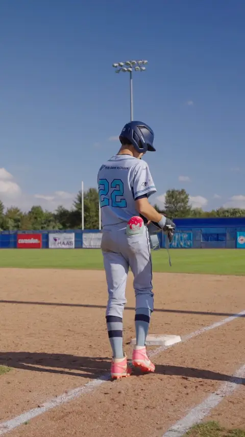 Roestenberg gets on base