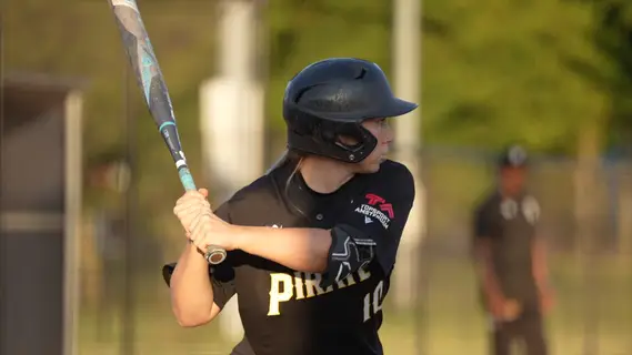 Iris Hooijer hitting