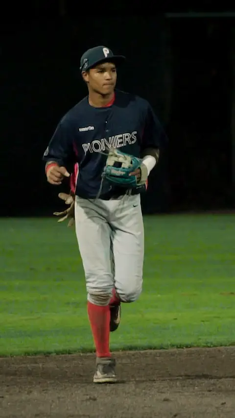 Cayro Hazel walking to the dugout