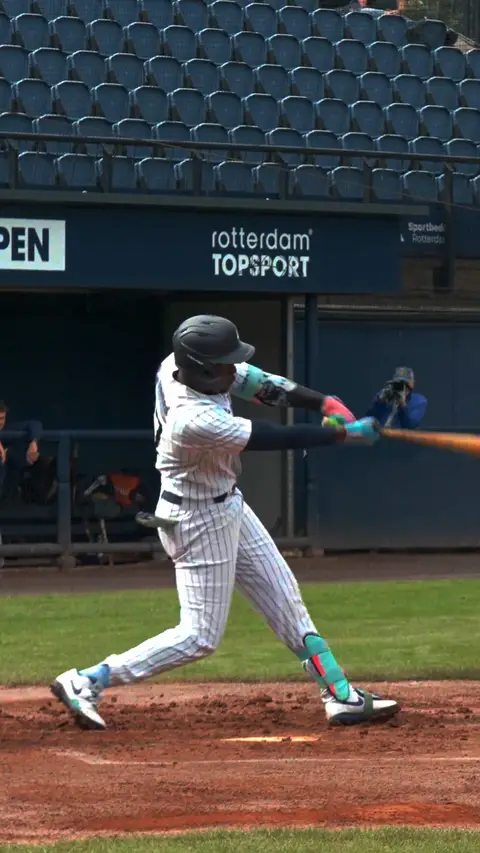 Junairo Ostiana doubles