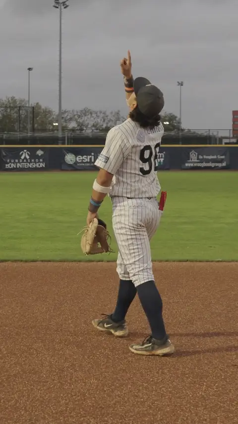 Kyan Beer walks to 2nd base before fielding