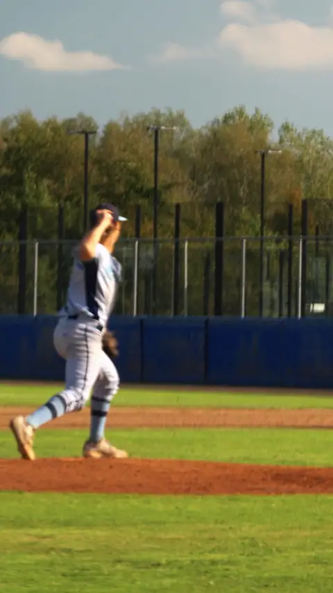 Tom Koorn tries to pick off the runner
