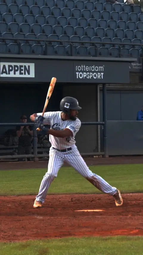 Jovaughn Viotty gets on base
