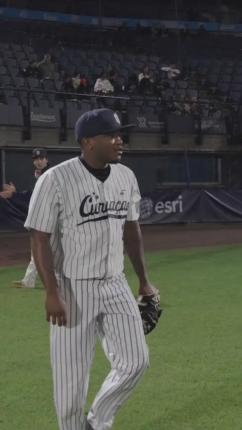 Joshua Leito walks to the mound and 360 camera lap