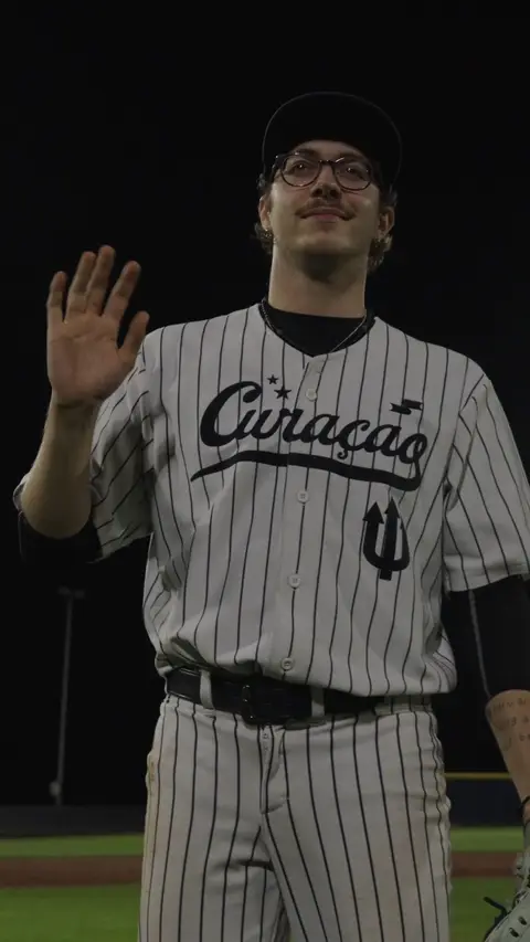 Chris Groenemans walks up to the mound