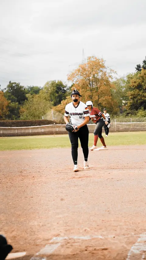 Malak El-Mahmoud pitching