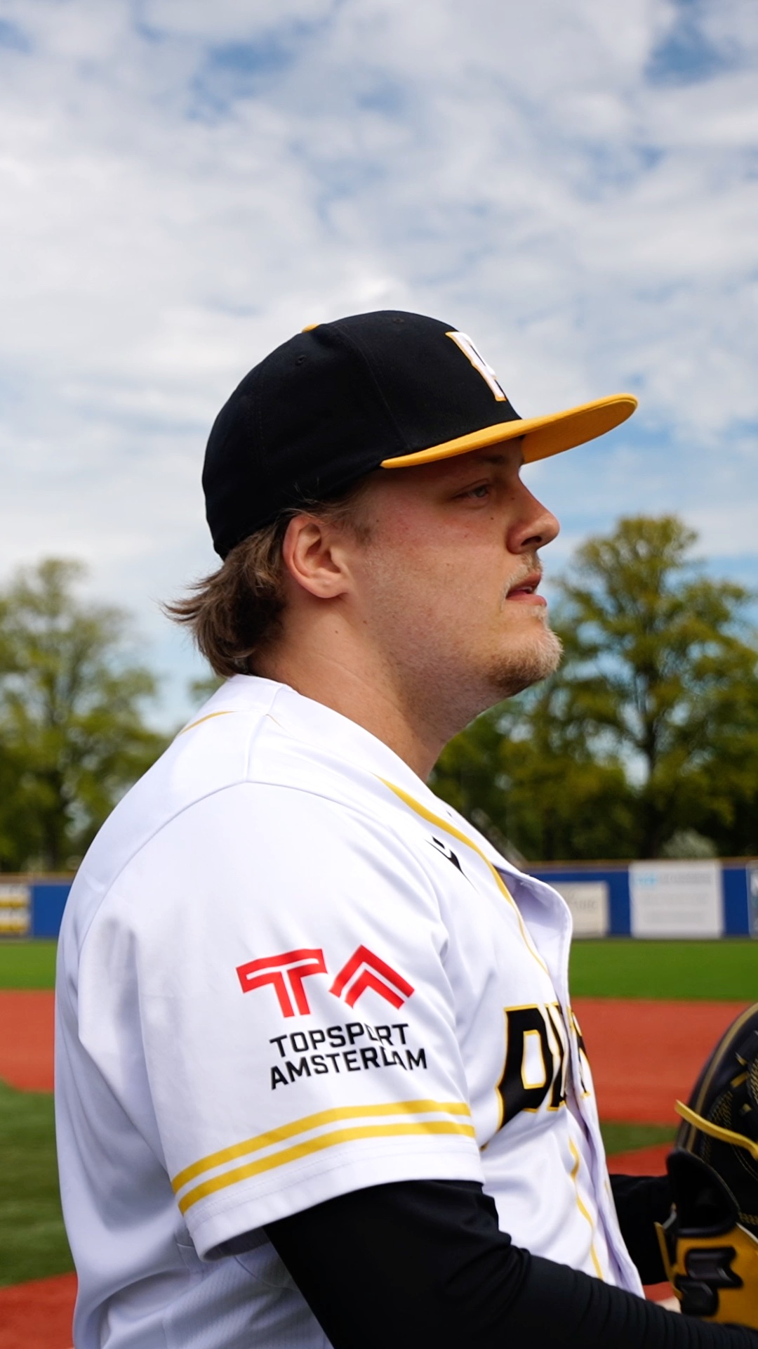 Pim Vijfvinkel gets out of the inning
