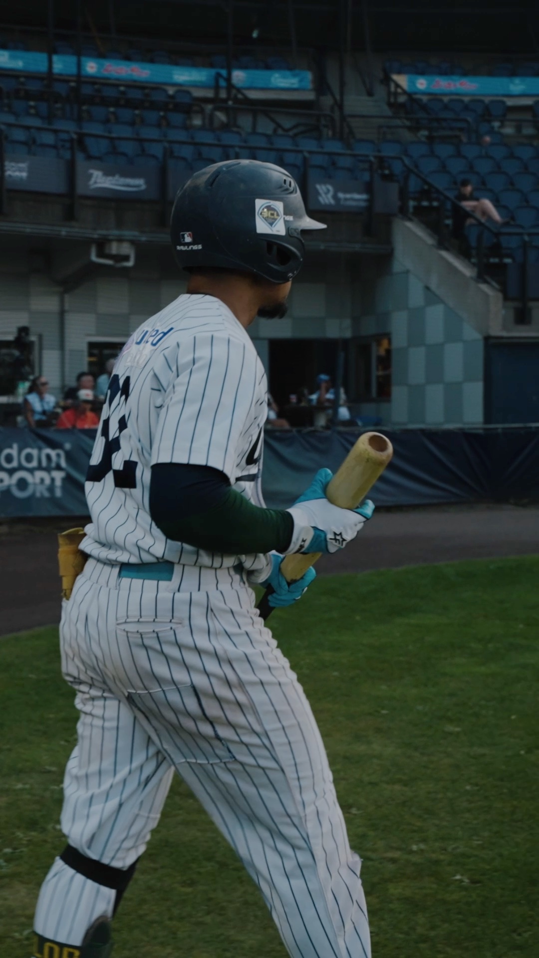 Urving Kemp walks to homeplate