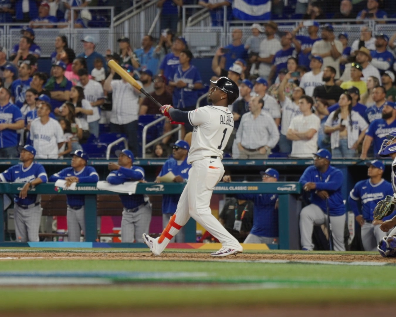 Ozzie Albies walkoff homerun