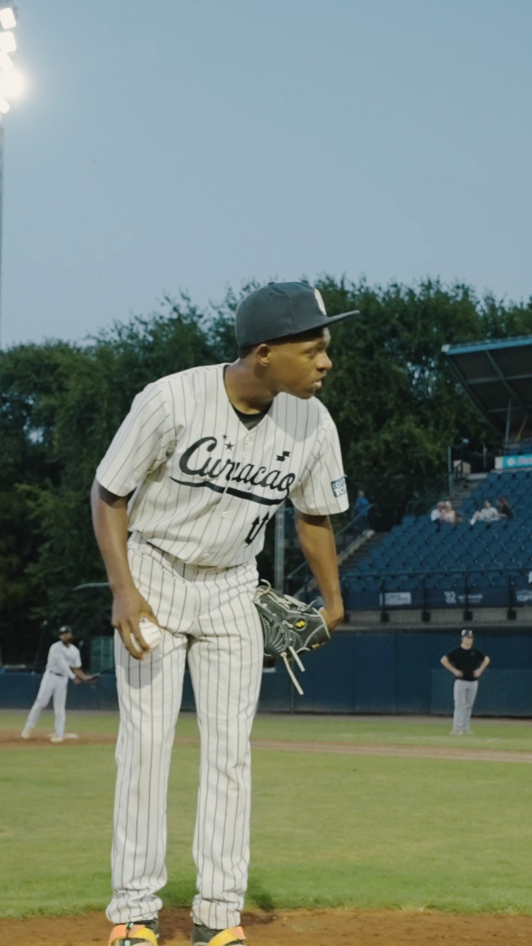 Keshawn Fransisco gets ready to pitch