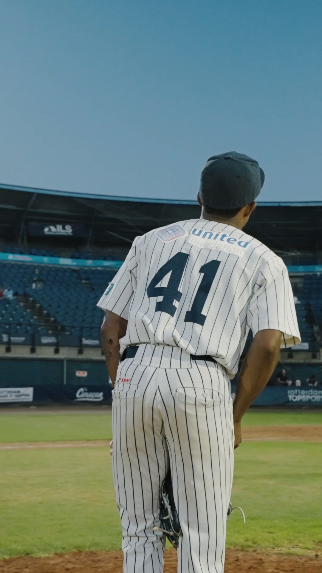 Keshawn Fransisco gets ready to pitch