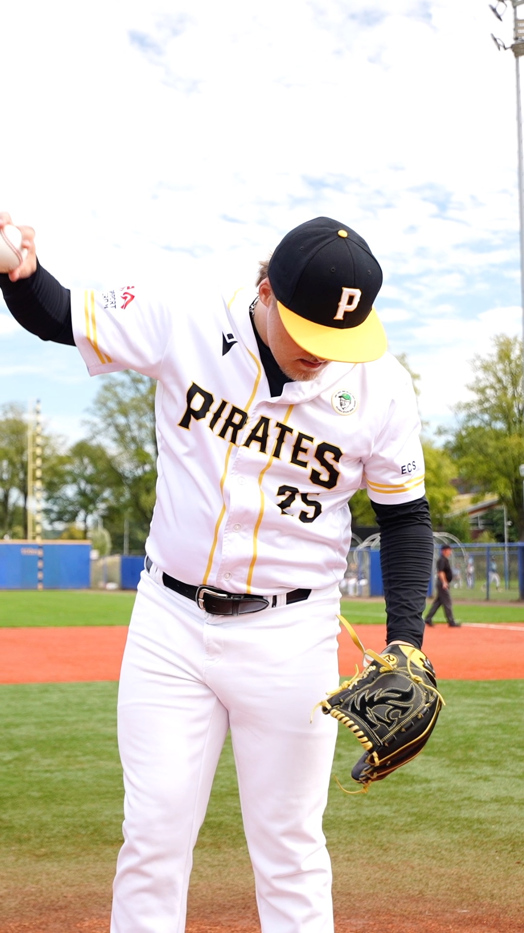 Pim Vijfvinkel warming up to pitch for Pirates