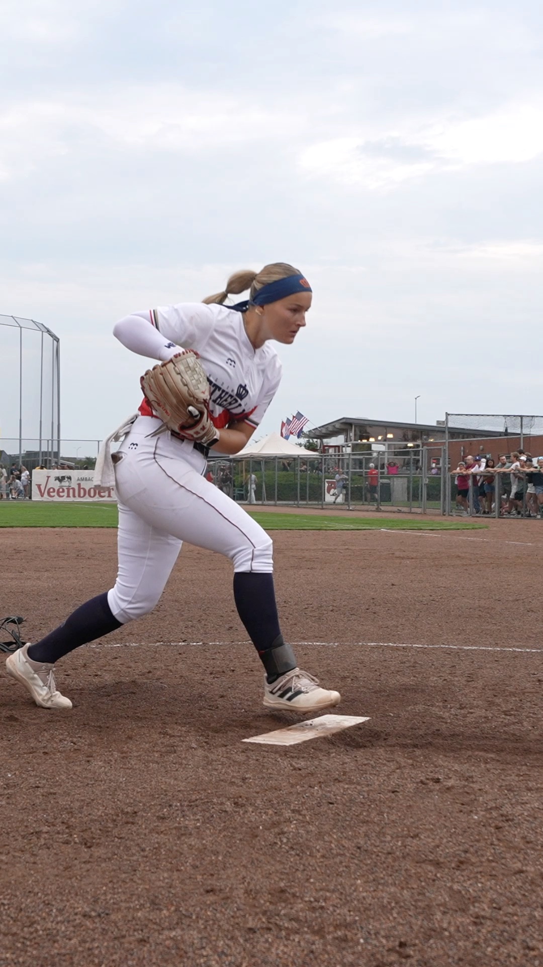 Esmee Ames warmup pitches