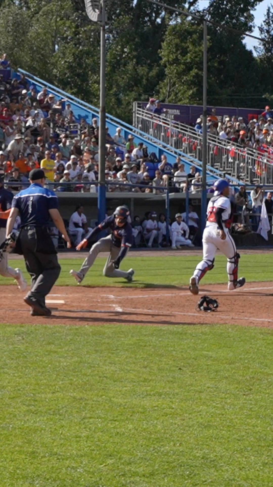 Marnix Ruben slides into home