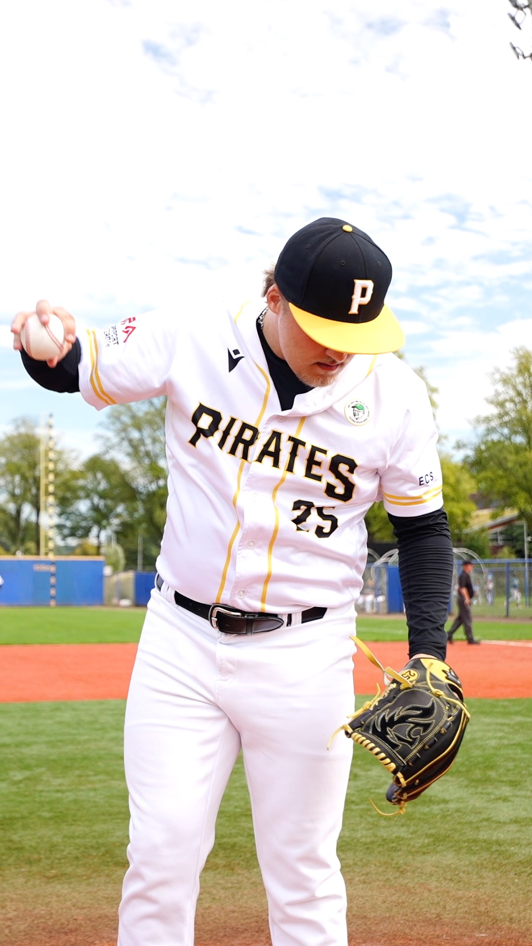 Pim Vijfvinkel warming up to pitch for Pirates