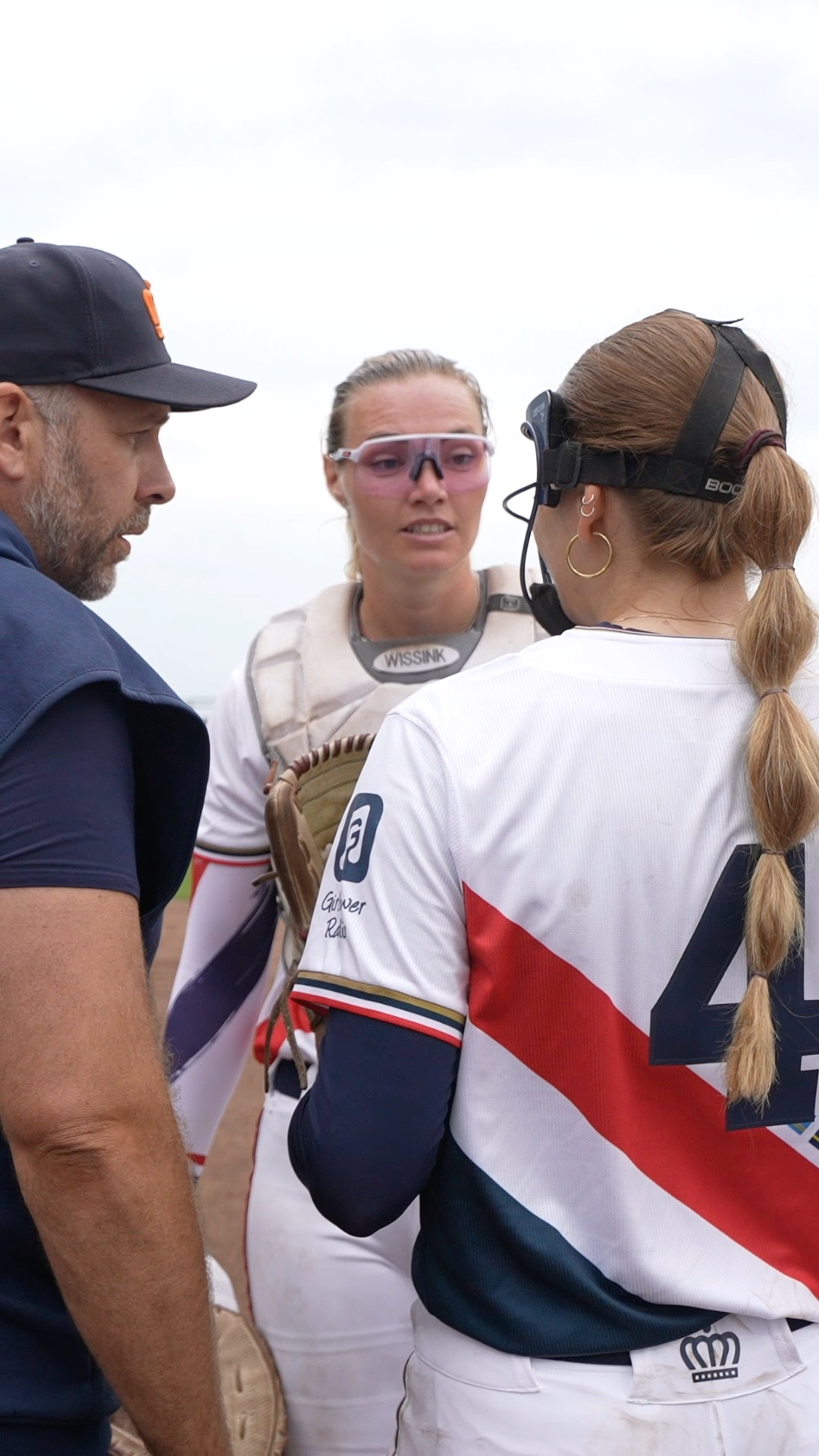 Laura Wissink talking to Lisa Hop