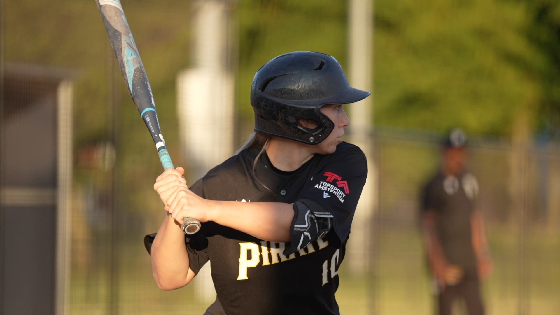Iris Hooijer hitting