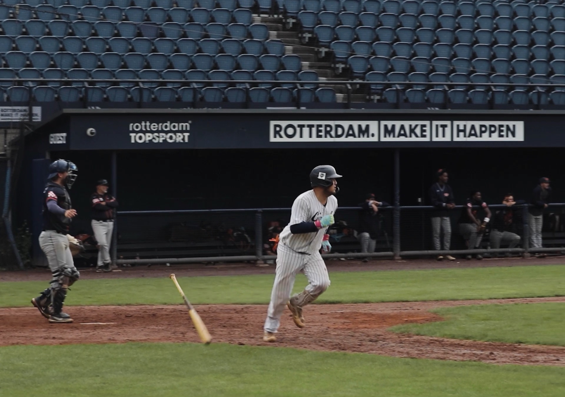 Louie Jay Sienders on base