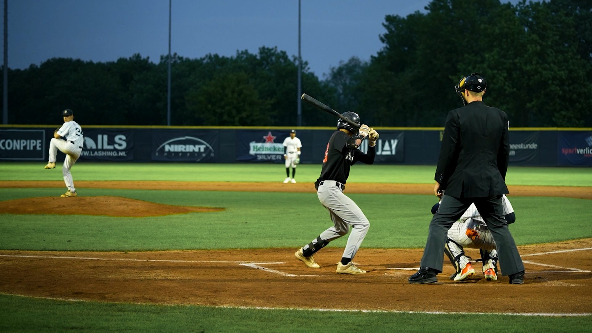 Dean Moust fields a comebacker