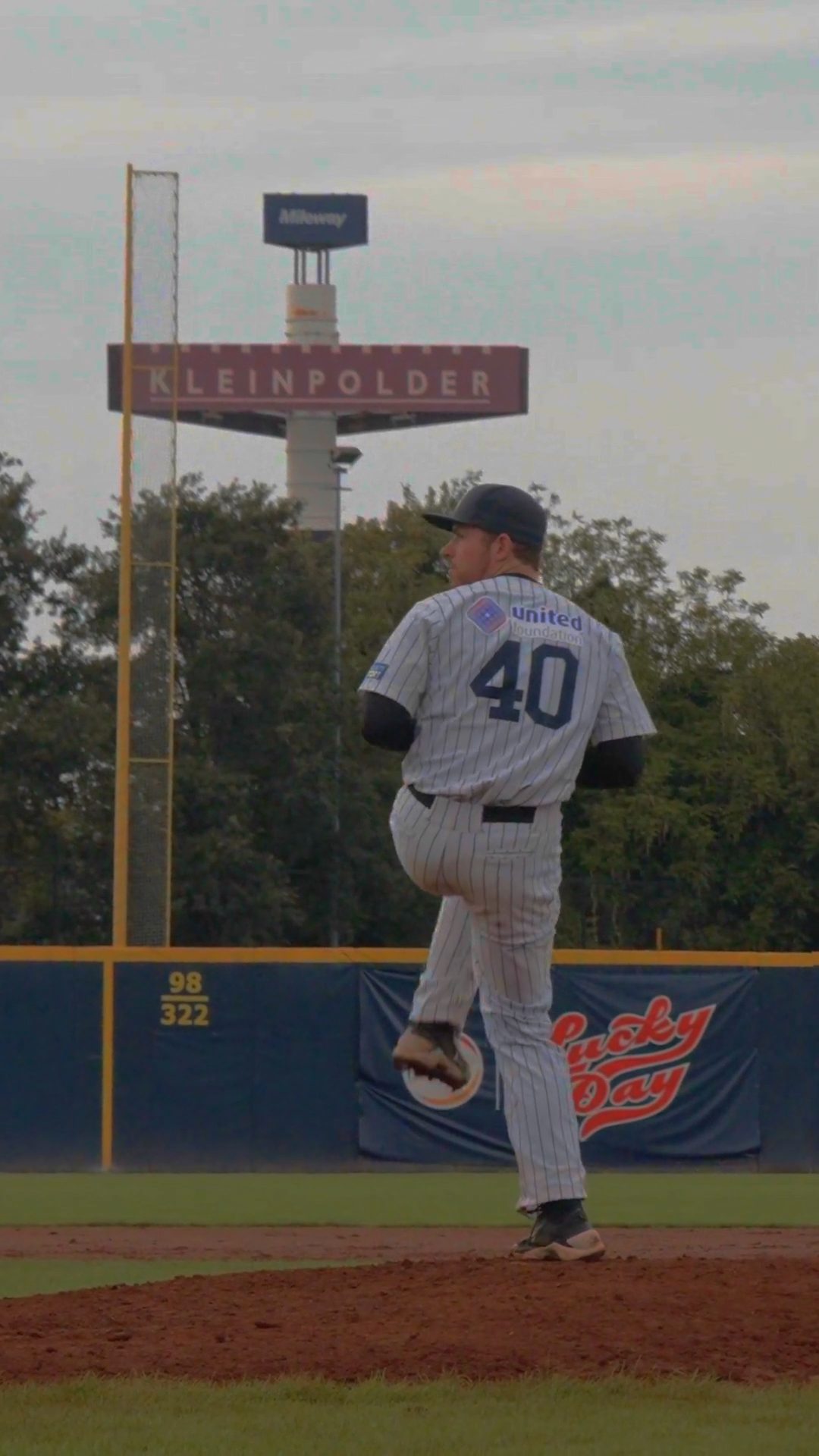 Freek Meulenkamp warms up to pitch