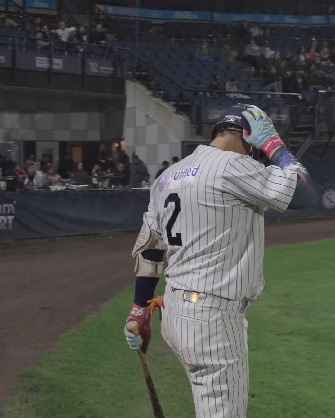 Louie Jay Sienders walks past the stadium logo to the plate v4.5