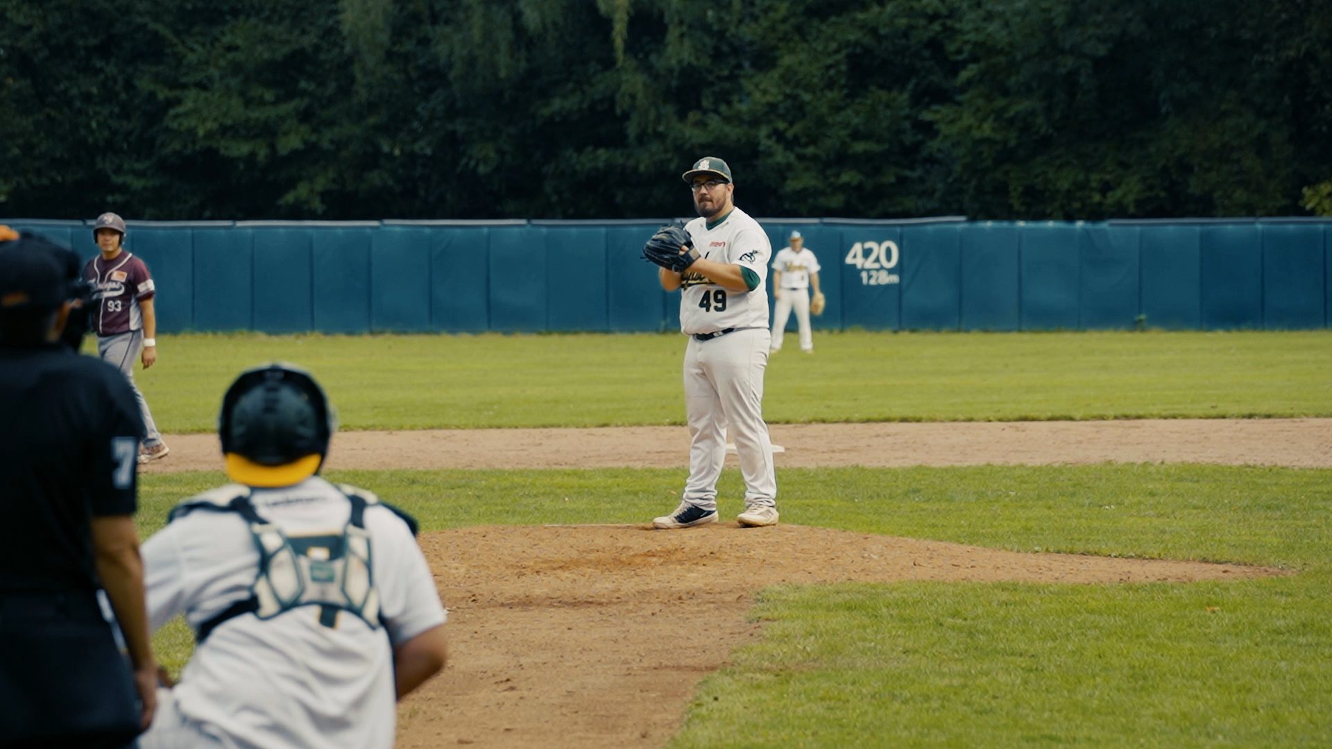 Ricardo Mendoza hitting HR against Solingen