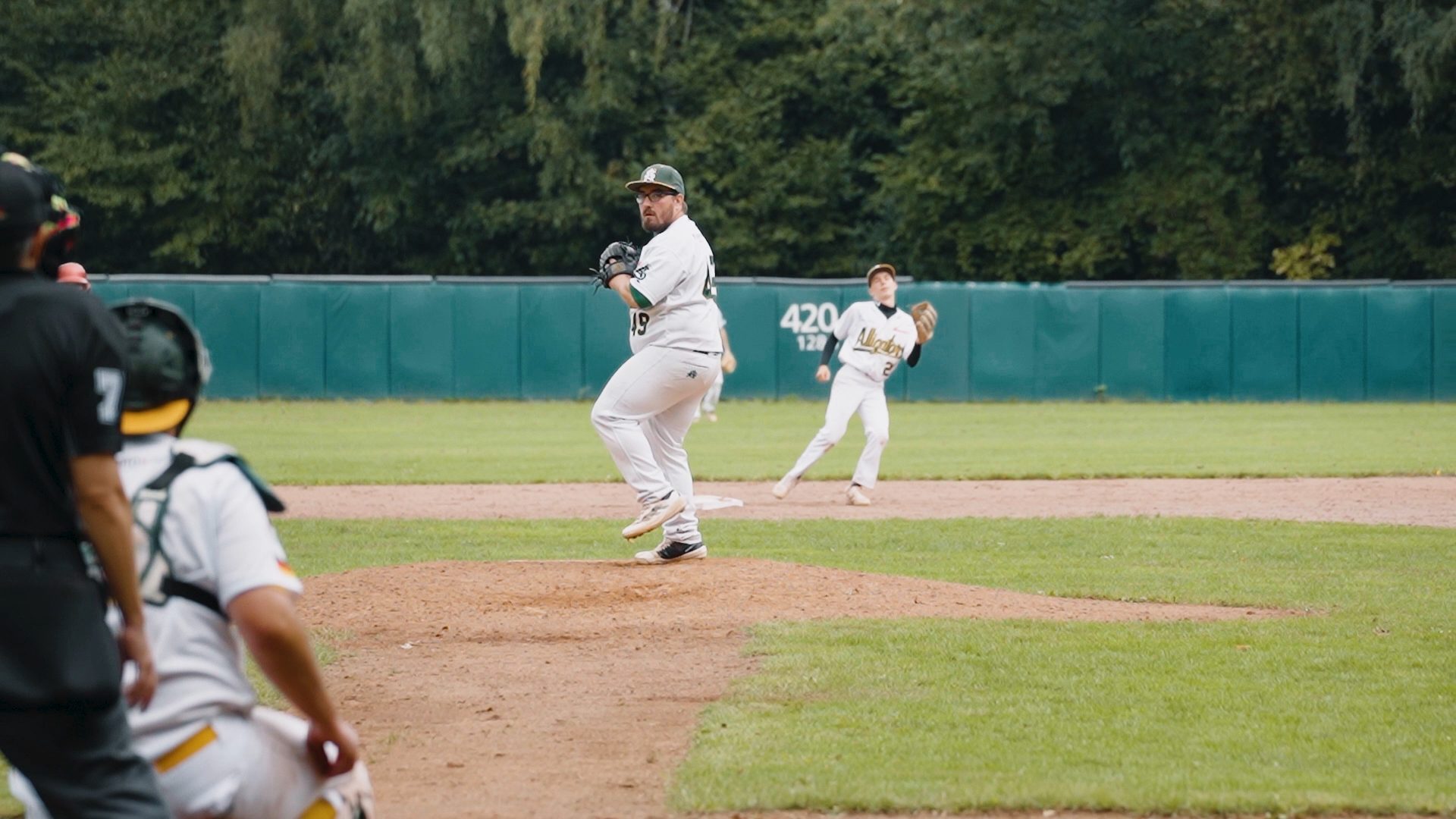 Max Michalk pitching Knuckleballs and produces flyout