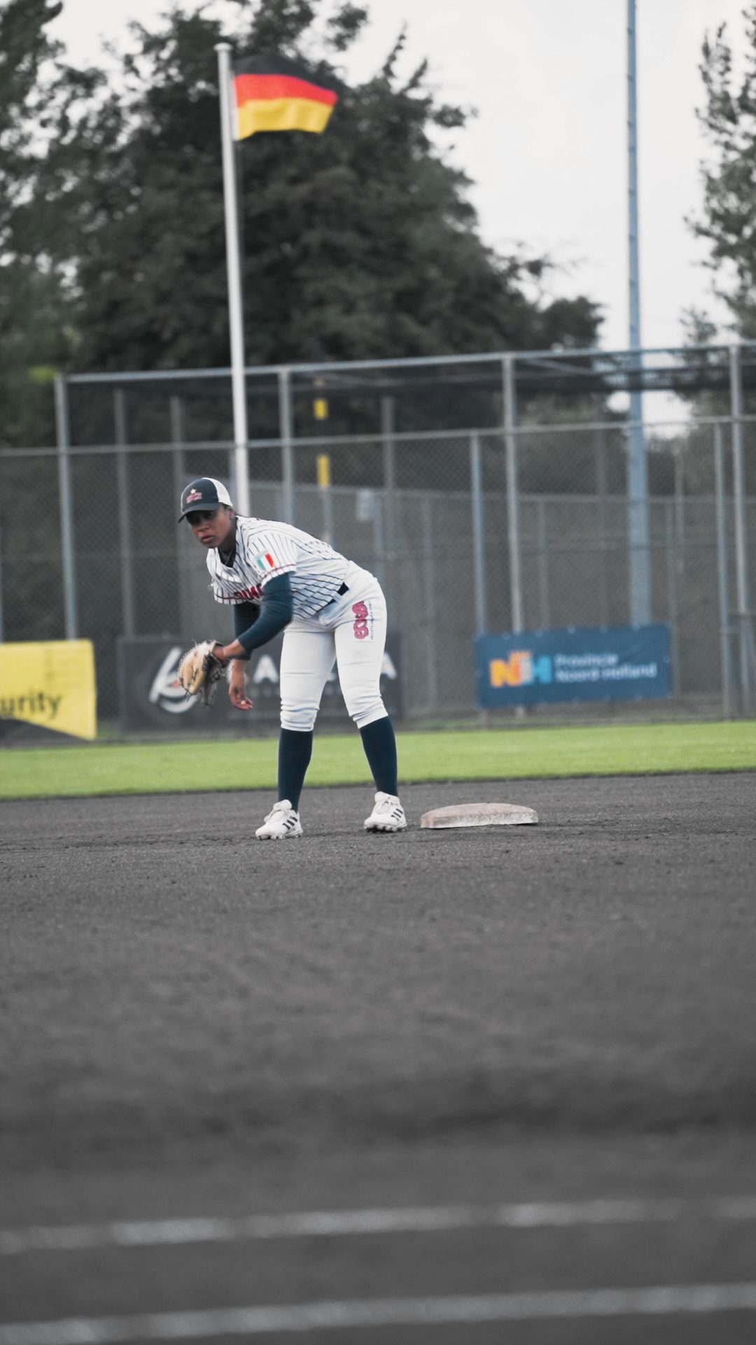 Leannelys Zayas catches coming with Gabriela Slaba