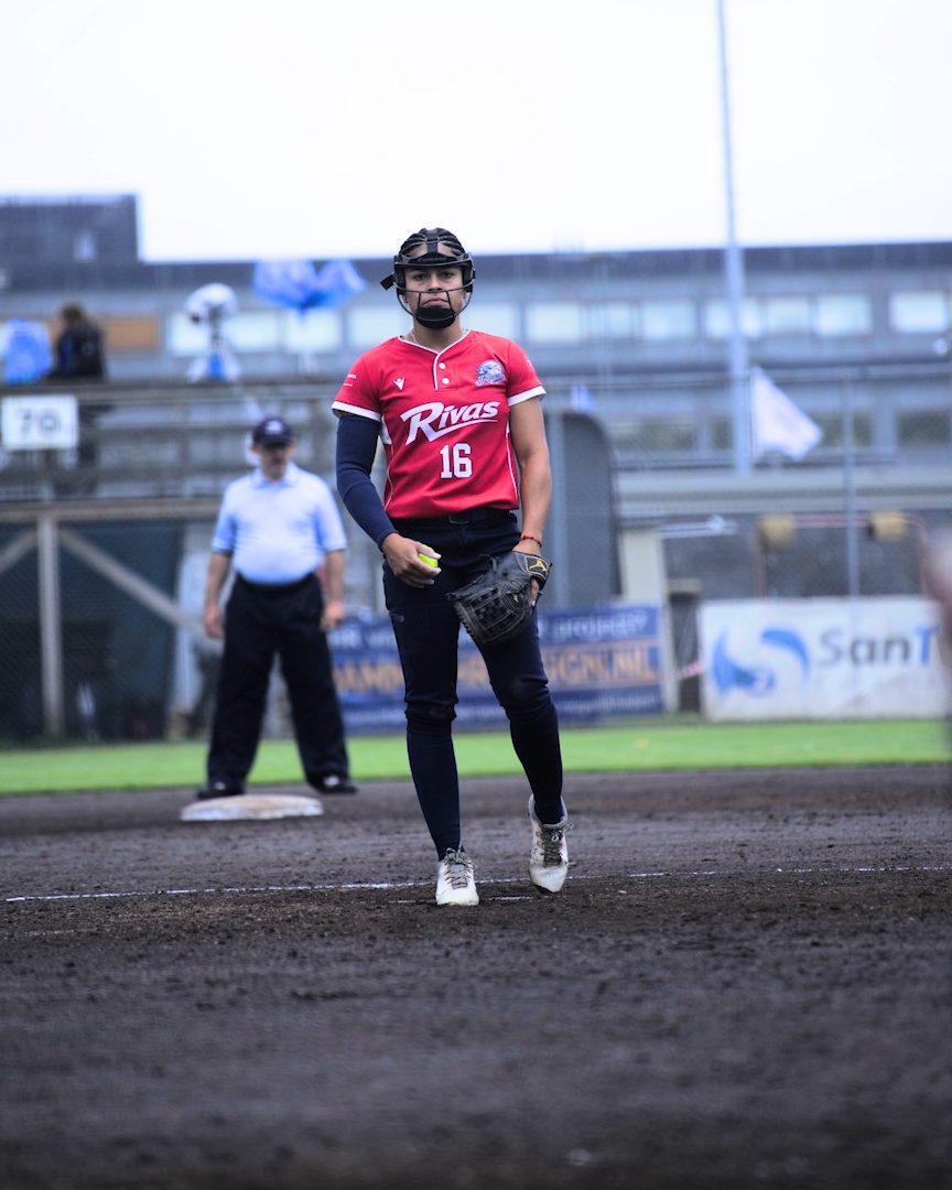 Anyibell Ramírez pitching @ PREMIER CUP 2026