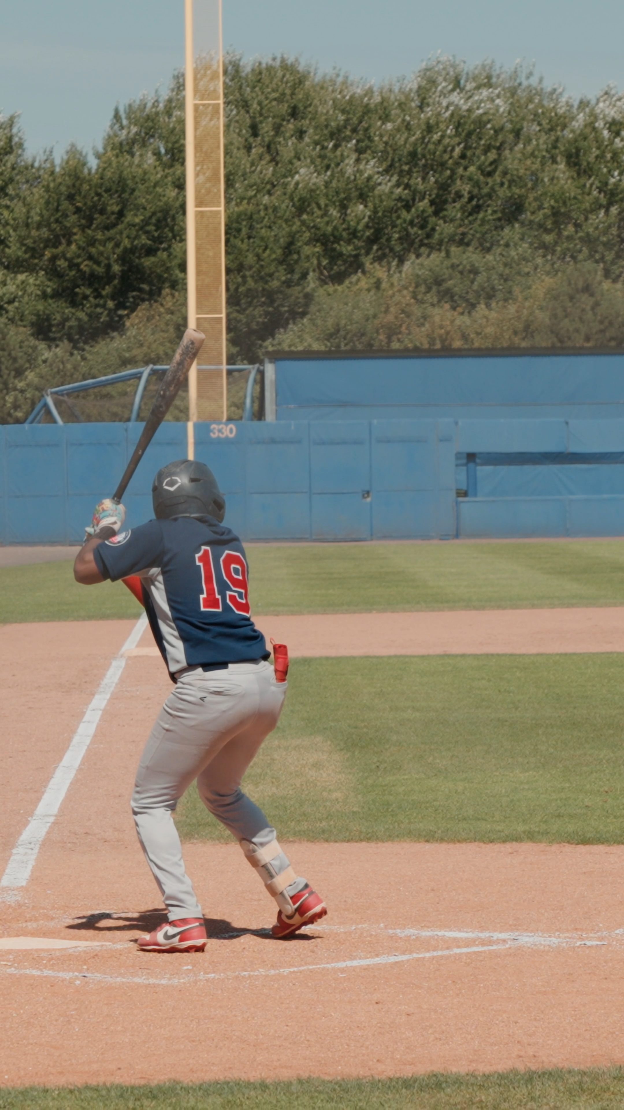 Ro-andrick Anastatia base hit